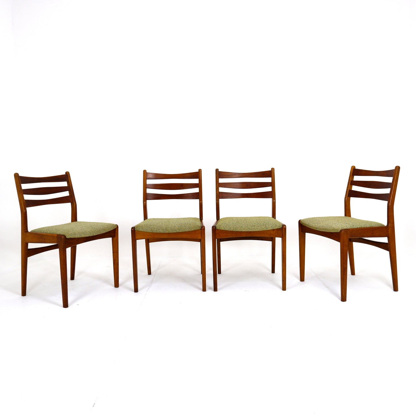Danish Modern Dining Table and 4 Chairs by Slagelse Møbelvaerk in Teak - Mid Century Modern