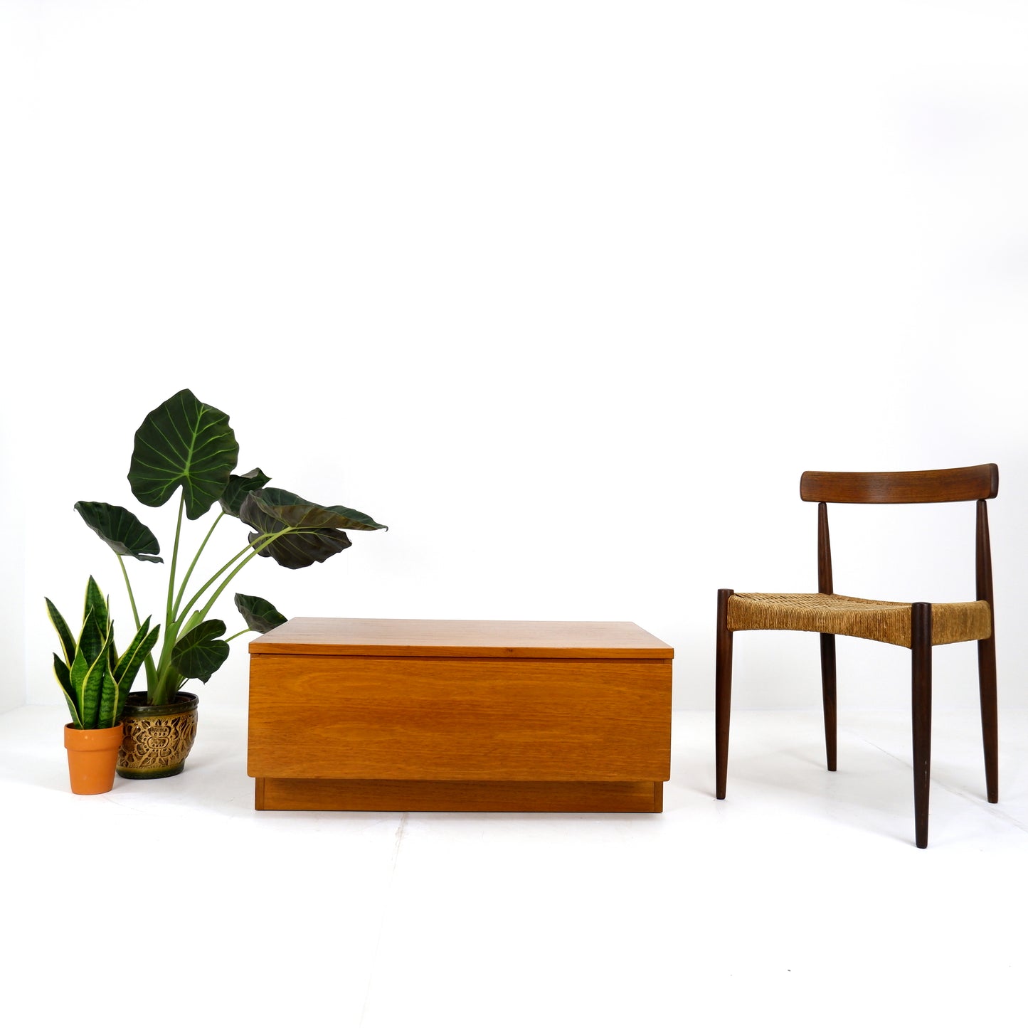 MCM Beaver & Tapley 33 Media/TV Stand in Teak with Draw - Mid Century Modern