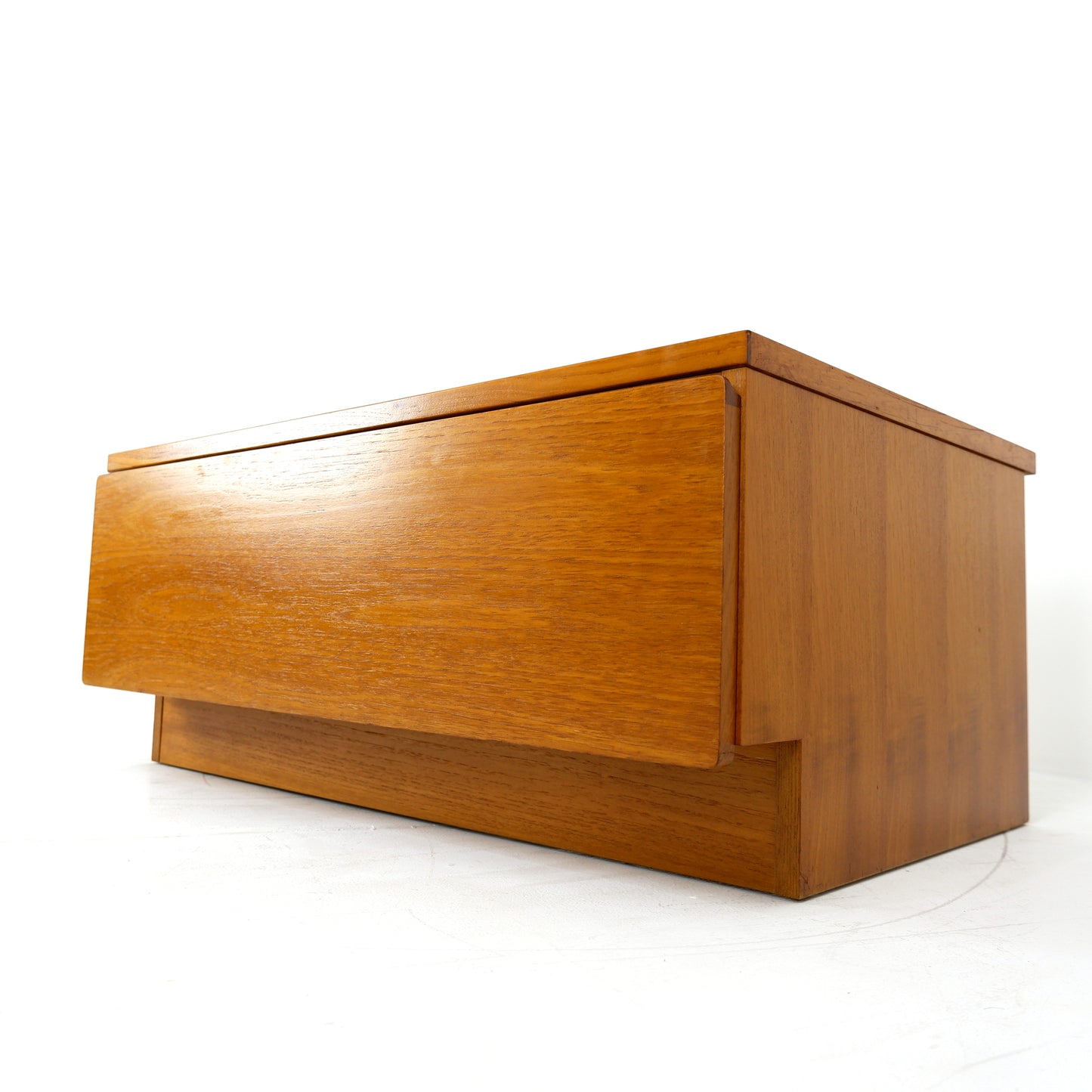 MCM Beaver & Tapley 33 Media/TV Stand in Teak with Draw - Mid Century Modern