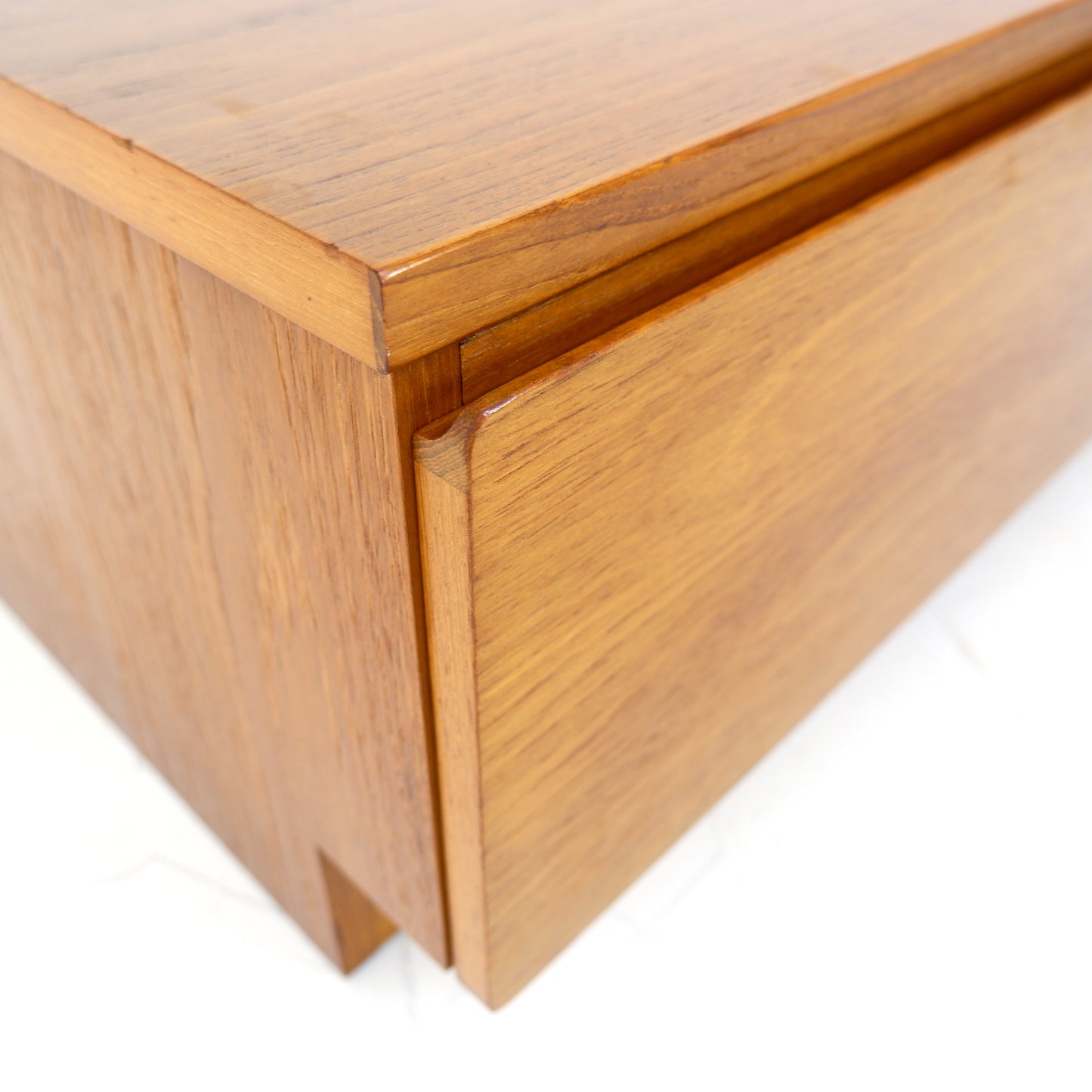 MCM Beaver & Tapley 33 Media/TV Stand in Teak with Draw - Mid Century Modern