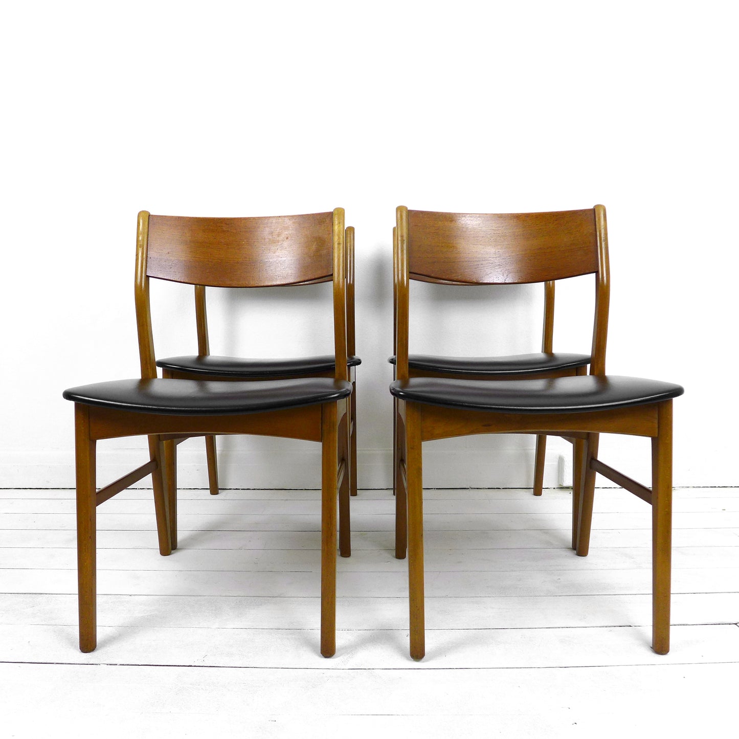 Set 4 Mid Century Dining Chairs in Black Vinyl