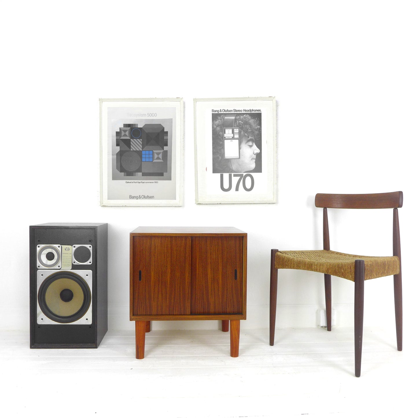 Mid Century Record Cabinet / Media/Record Player/HiFi Stand Filing/Drinks