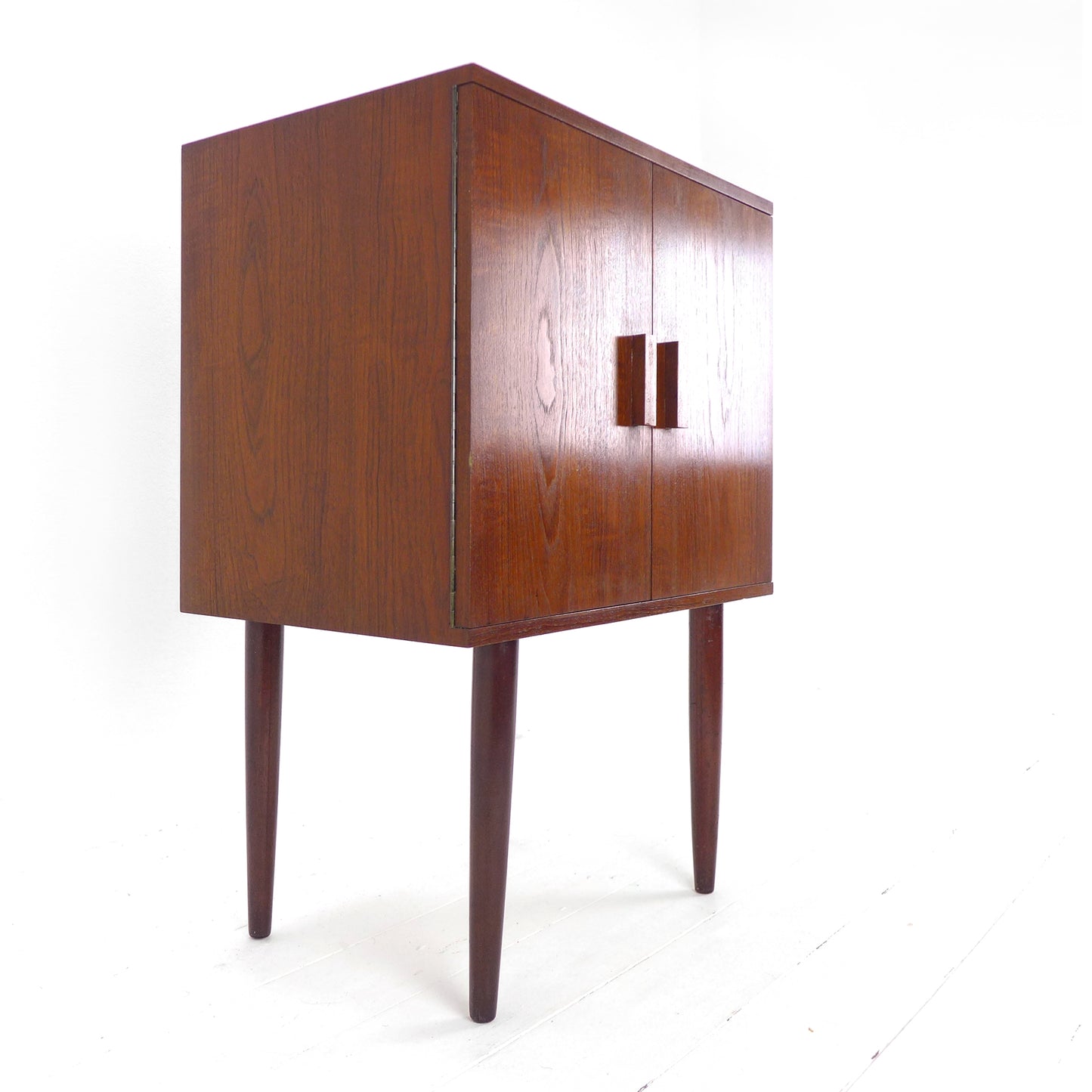 Mid Century Record Cabinet / Drinks Cabinet in Rosewood - Storage/Home Office/Cocktail
