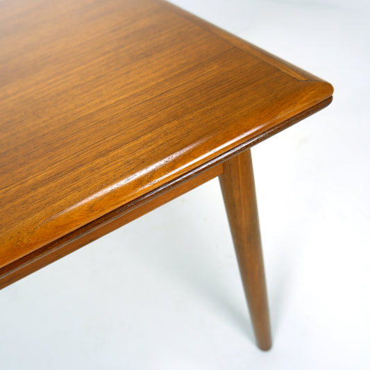 Extendable Draw Leaf Dining Table in Teak - Seats 4 to 8 - Danish Modern - Mid Century
