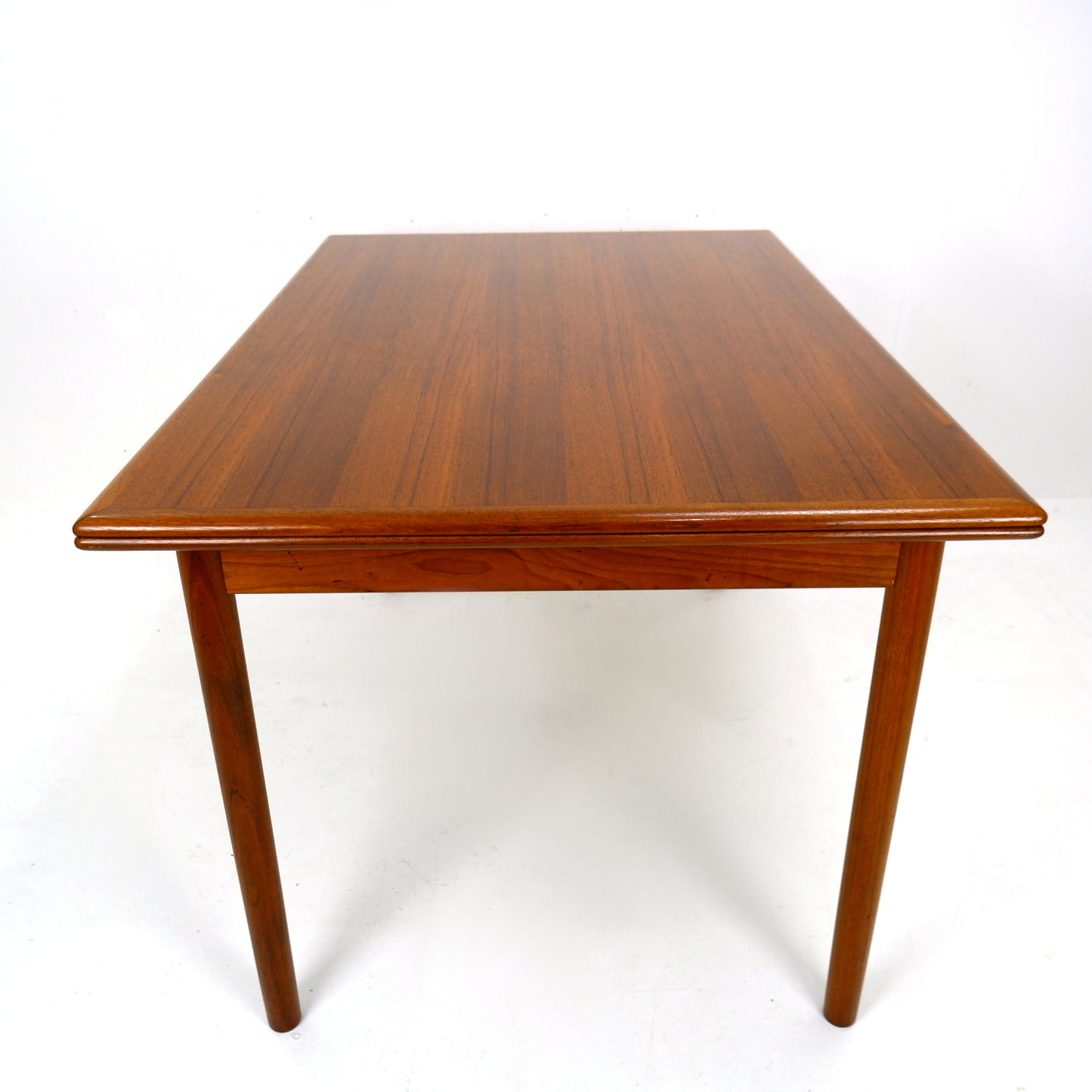 Extendable Draw Leaf Dining Table in Teak - Seats 4 to 8 - Danish Modern - Mid Century