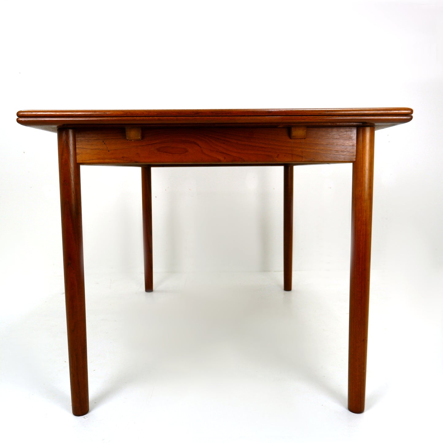 Extendable Draw Leaf Dining Table in Teak - Seats 4 to 8 - Danish Modern - Mid Century