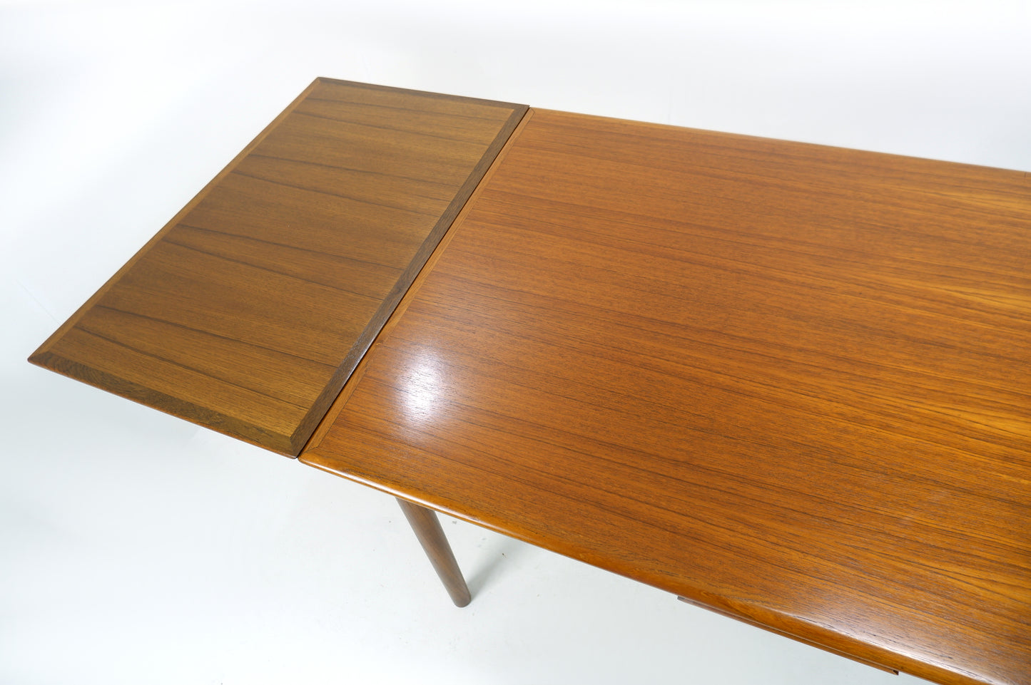 Extendable Draw Leaf Dining Table in Teak - Seats 4 to 8 - Danish Modern - Mid Century