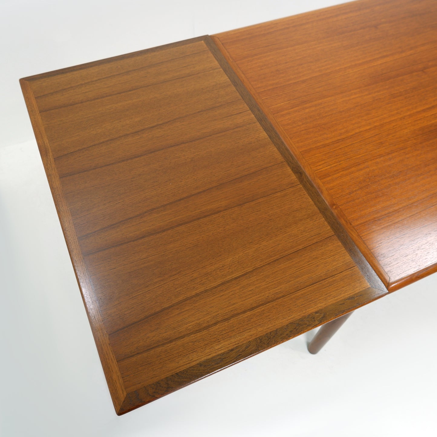 Extendable Draw Leaf Dining Table in Teak - Seats 4 to 8 - Danish Modern - Mid Century