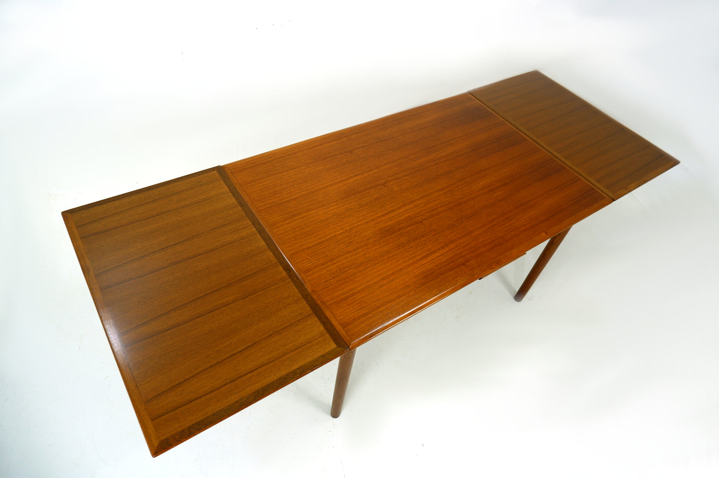 Extendable Draw Leaf Dining Table in Teak - Seats 4 to 8 - Danish Modern - Mid Century