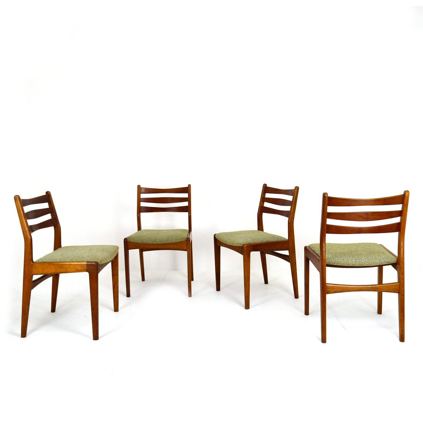 Danish Modern Dining Table and 4 Chairs by Slagelse Møbelvaerk in Teak  - Mid Century Modern