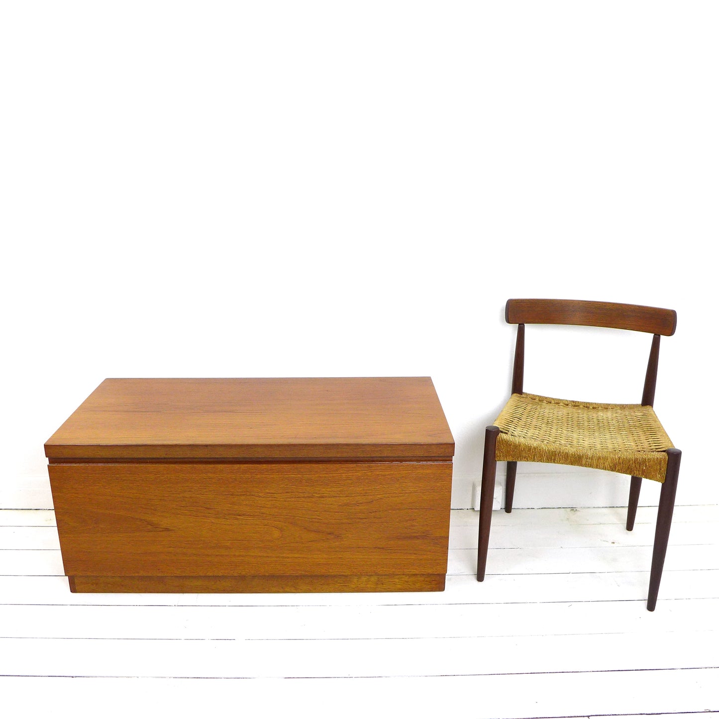 Mid Century Teak TV Stand / Record Cabinet / Compact Sideboard
