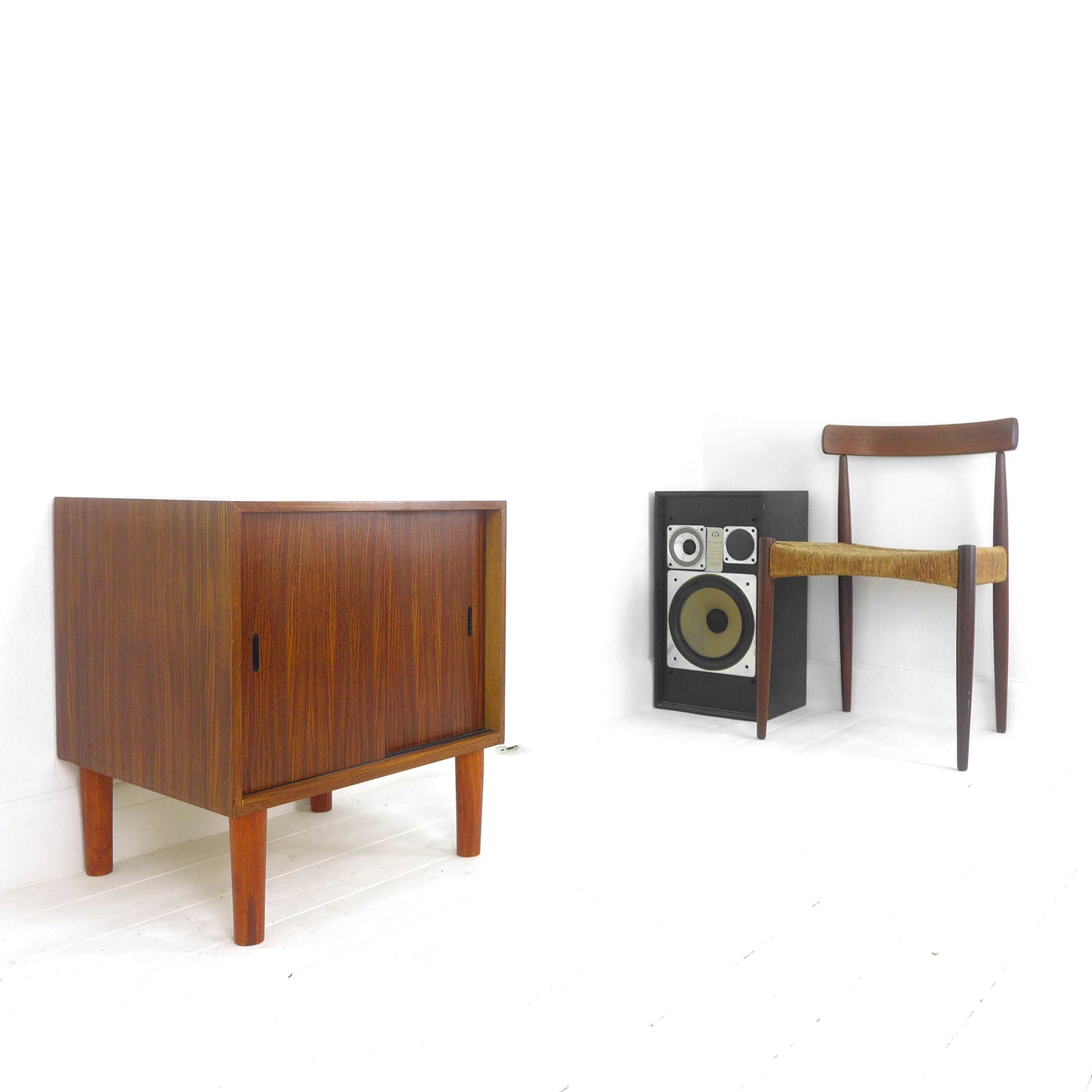 Mid Century Record Cabinet / Media/Record Player/HiFi Stand Filing/Drinks