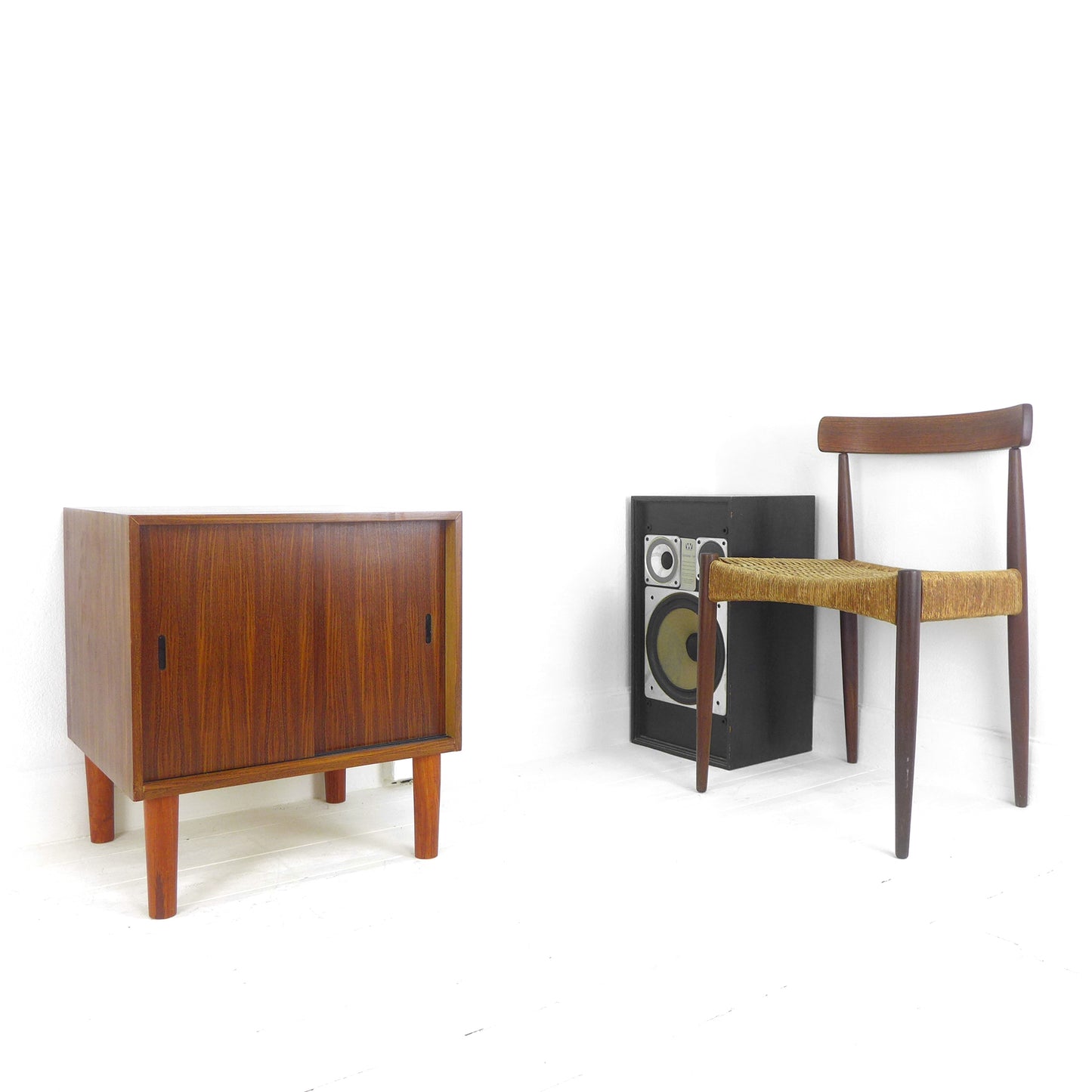 Mid Century Record Cabinet / Media/Record Player/HiFi Stand Filing/Drinks